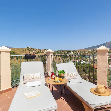 Luxury Golf, Pool & Pet Retreat - Happy
