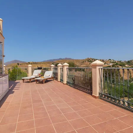 Luxury Golf, Pool & Pet Retreat - Happy Apartament